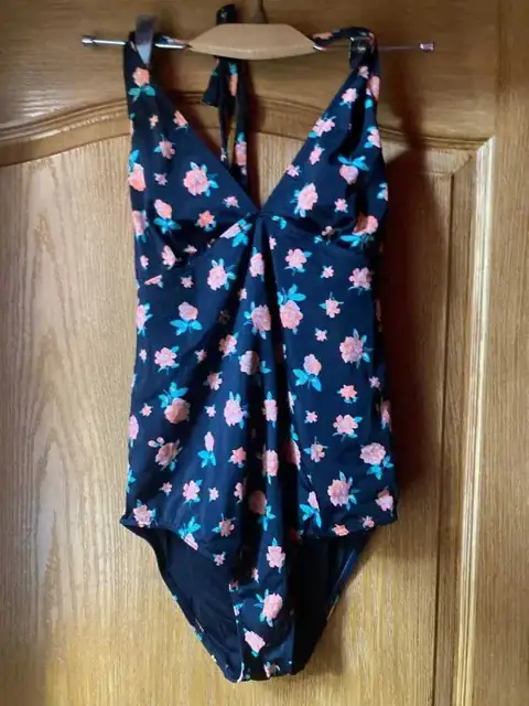 Чорний суцільний купальник в квіточки Topshop