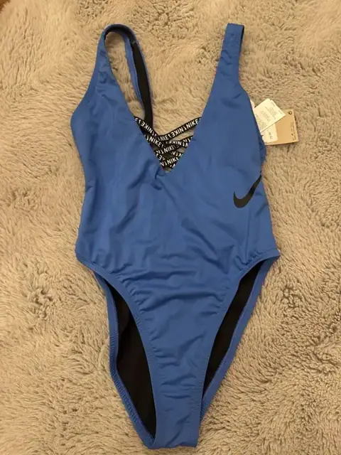 Суцільний купальник Nike