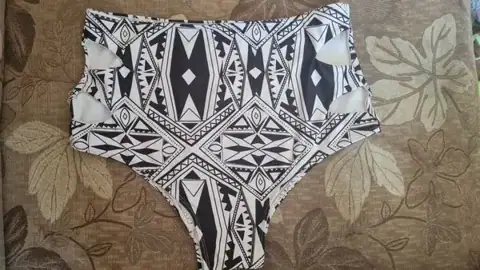 Низ купальника, купальні плавки